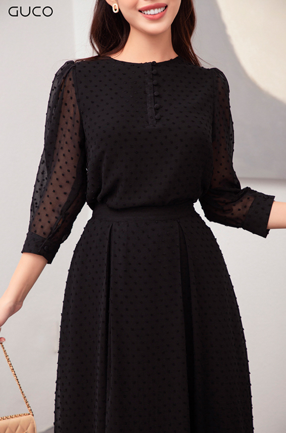 Áo kiểu tay lỡ chấm bi phối nút - Đen GA15