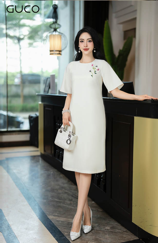 Đầm Suông Thêu Hoa - Kem D10042
